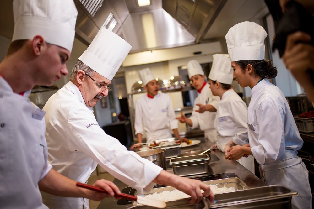 GIHE_Students_Kitchen2